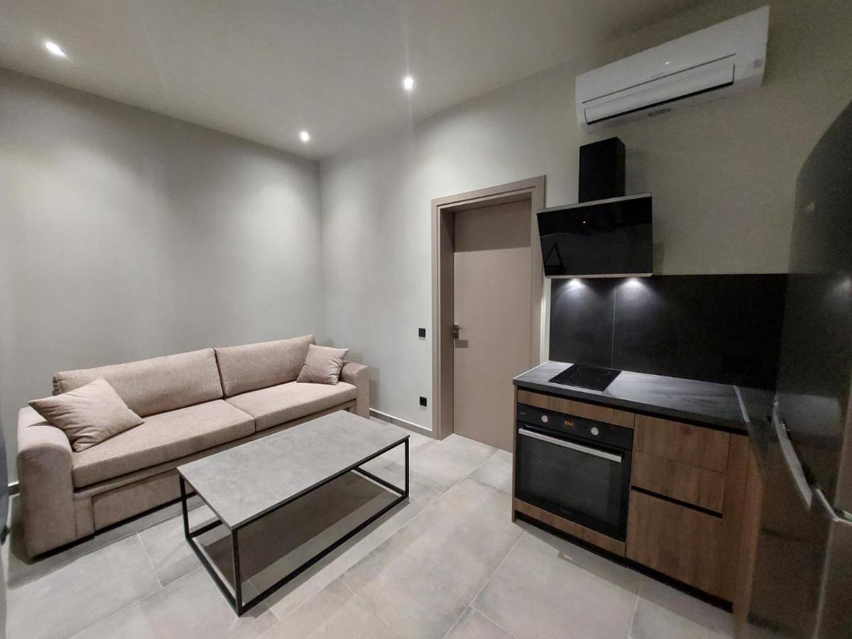 Rea'S Luxury Apartments Stoúpa エクステリア 写真