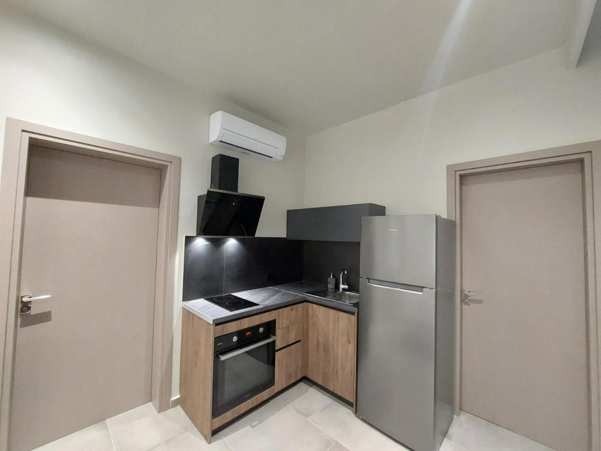 Rea'S Luxury Apartments Stoúpa エクステリア 写真